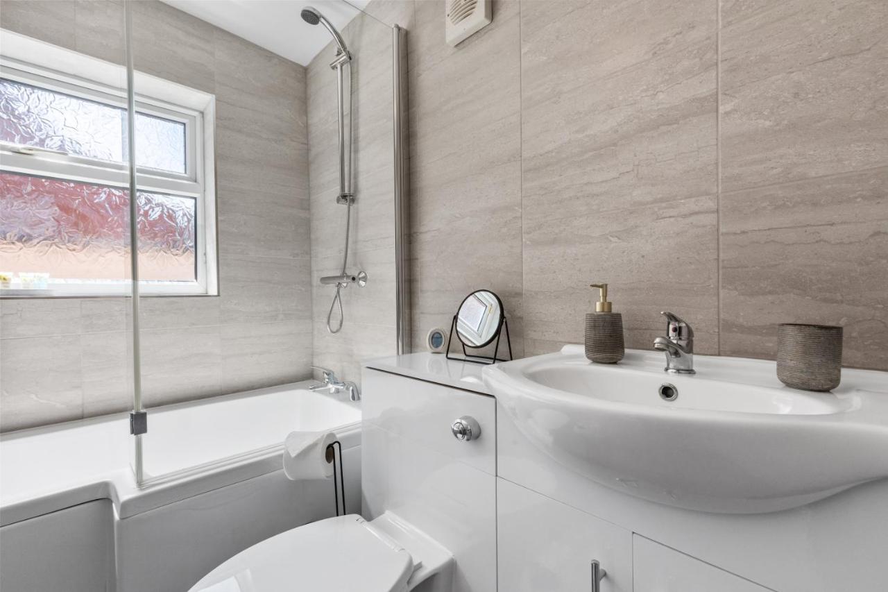 Nuneaton - Ideal 3 Bedroom, Wi-Fi Parking, Sleeps 6 - Jrr Stays Exterior foto